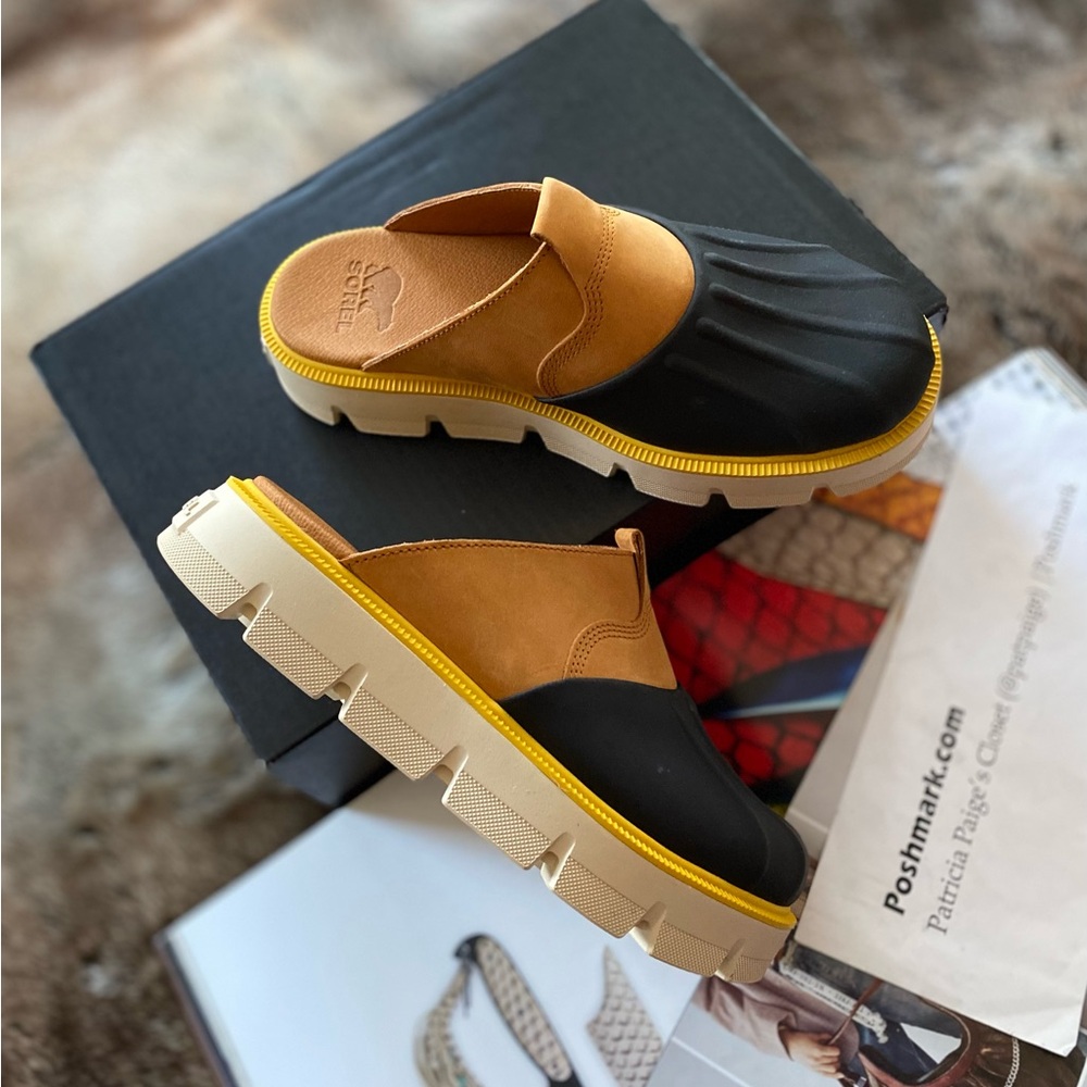 Sorel Two-Tone Black and Tan Mule Clogs with Yellow Trim